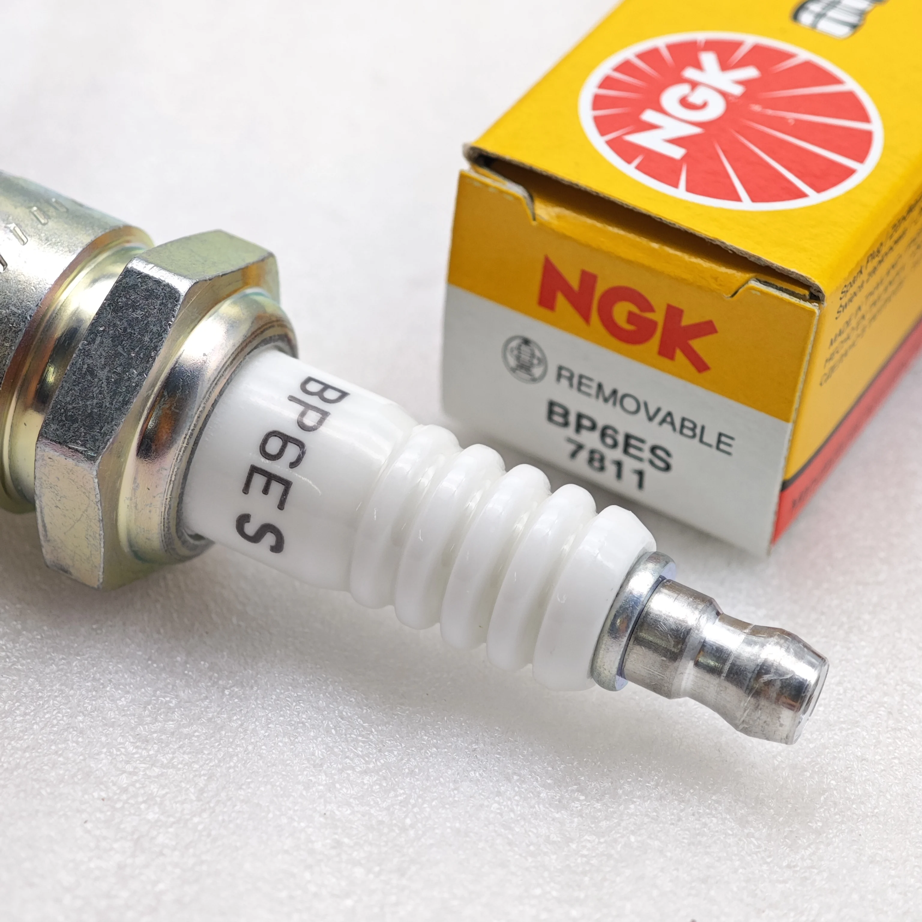 1pcs BP6ES 7811 NGK Spark Plug