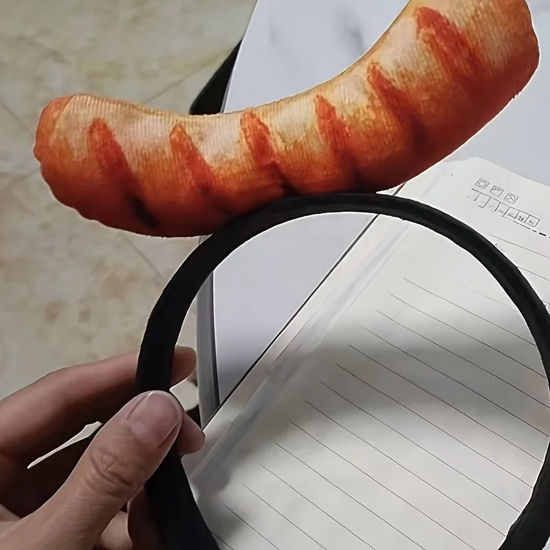 Una diadema de salchicha de peluche peculiar, un divertido accesorio para el cabello con salchicha, para maquillaje y ocasiones festivas, añade humor en la fiesta.