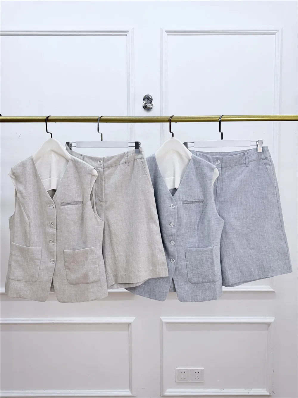 

26 New V-Neck Beaded Sleeveless Vest /Casual Shorts Women 2-Piece Suit