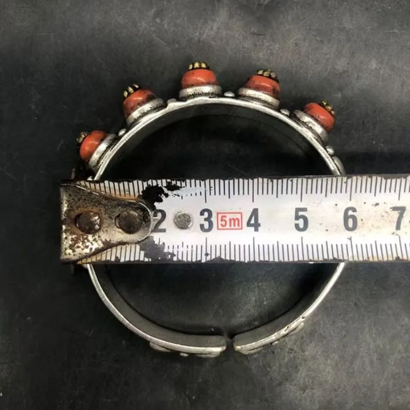 Handcrafted vintage, high-end, creative, personalized, simple and fashionable Tibetan silver bracelet with an open mouth design