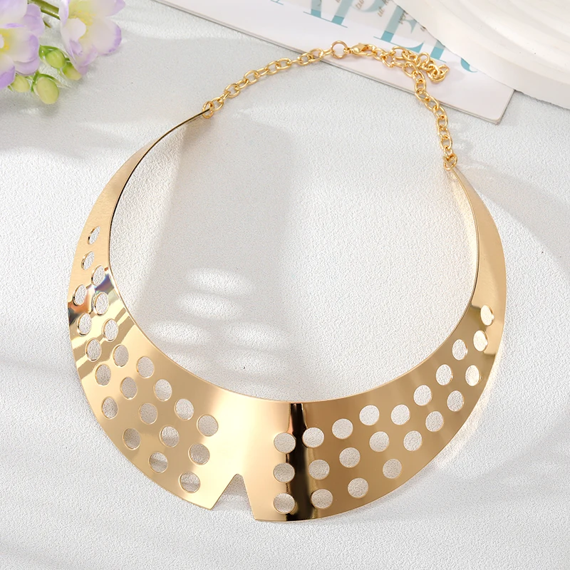 Metal Golden Hollow Heart Torques Necklace Women New European Trendy Ethnic Geometric Wide Collar Necklace Wedding Party Jewelry