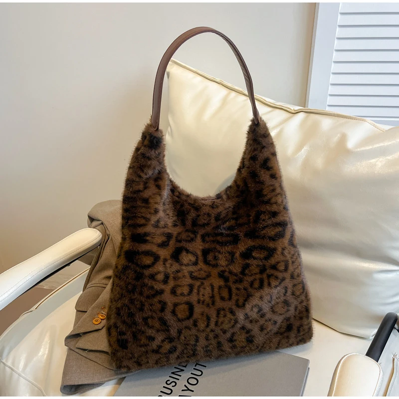 

New Large Capacity Plush Bag Women Fashionable Personalized Shoulder Bag Retro Winter Casual Leopard Pattern Tote Underarm Bag