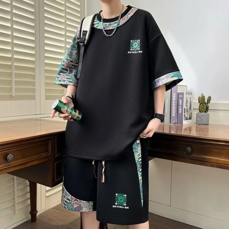 Nouveaux ensembles surdimensionnés pour hommes 2026, tailles M-6XL, style coréen, t-shirt et short pour jeunes, ensemble 2 pièces, haut à col rond tendance pour hommes, vêtements de créateur.