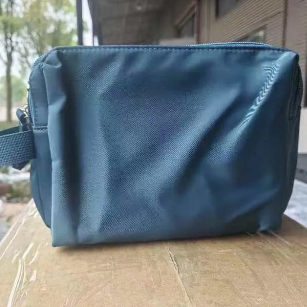 

Waterproof Travel Toiletry Bag Lightweight Multifunction Dry Wet Separation Bag Portable Large Capacity Makeup Organizer Ladies