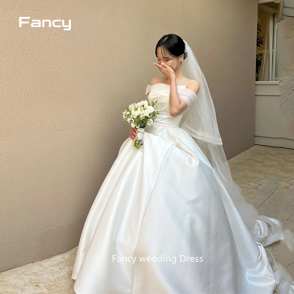 

Fancy Elegant Ivory A Line Garden Wedding Dress Off Shoulder Satin Floor Length Bridal Gown Short Sleeve Pleats 웨딩드레스