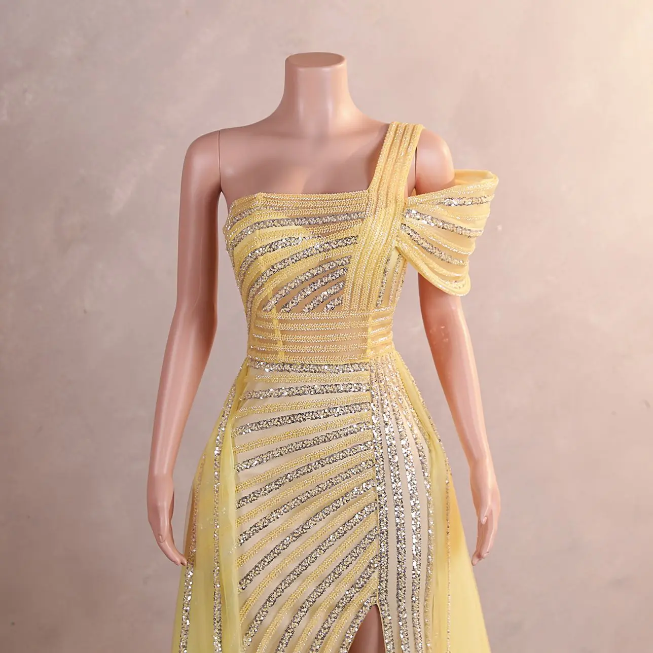 Vestido de graduación de un hombro para mujer, elegante vestido amarillo con abertura alta, cuentas de lujo, largo, Formal, noche, boda, 2023