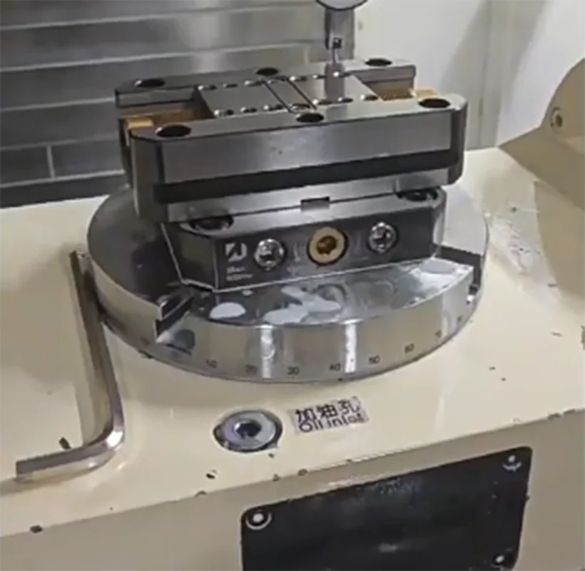 

4-5-осевые самоцентрирующиеся зажимные приспособления с быстрой сменой и быстрым зажимом