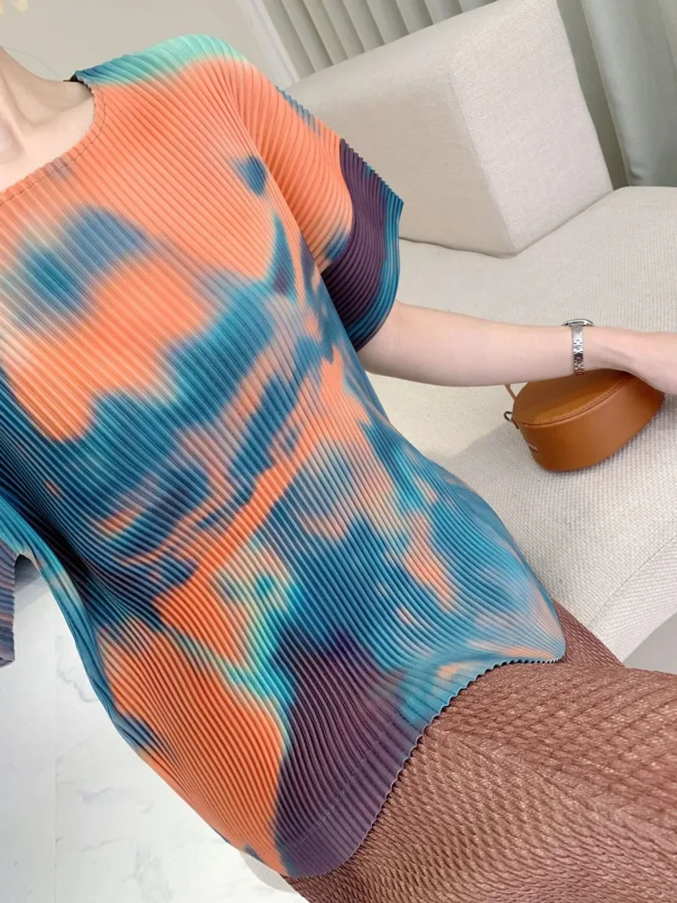 Miyake Hundred T-shirt tie-dye pieghettata 2025 Estate New Fashion Casual Design Girocollo da donna Manica corta Allentato Top Abbigliamento