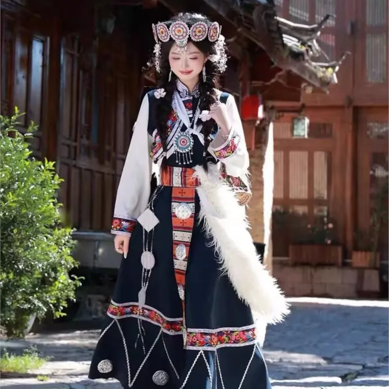 Nouveaux vêtements femme style exotique ethnique minorité adulte voyage photographie