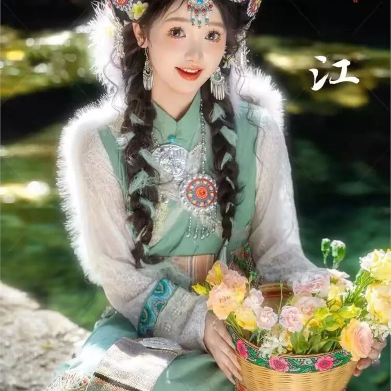 Nouveaux vêtements femme style exotique ethnique minorité adulte voyage photographie