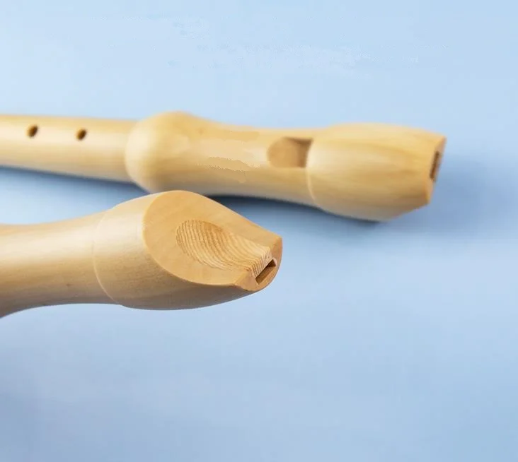 German/British Students Learn Eight-Hole Wooden Flute