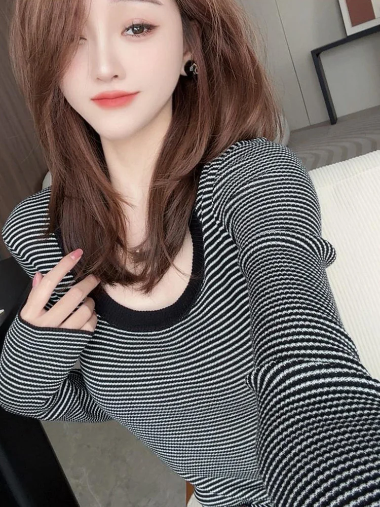 

Slim Fit Striped Base Shirt Women's round Neck Inner Wear Top Fashionable Hong Kong Style Autumn 2026 New Arrival