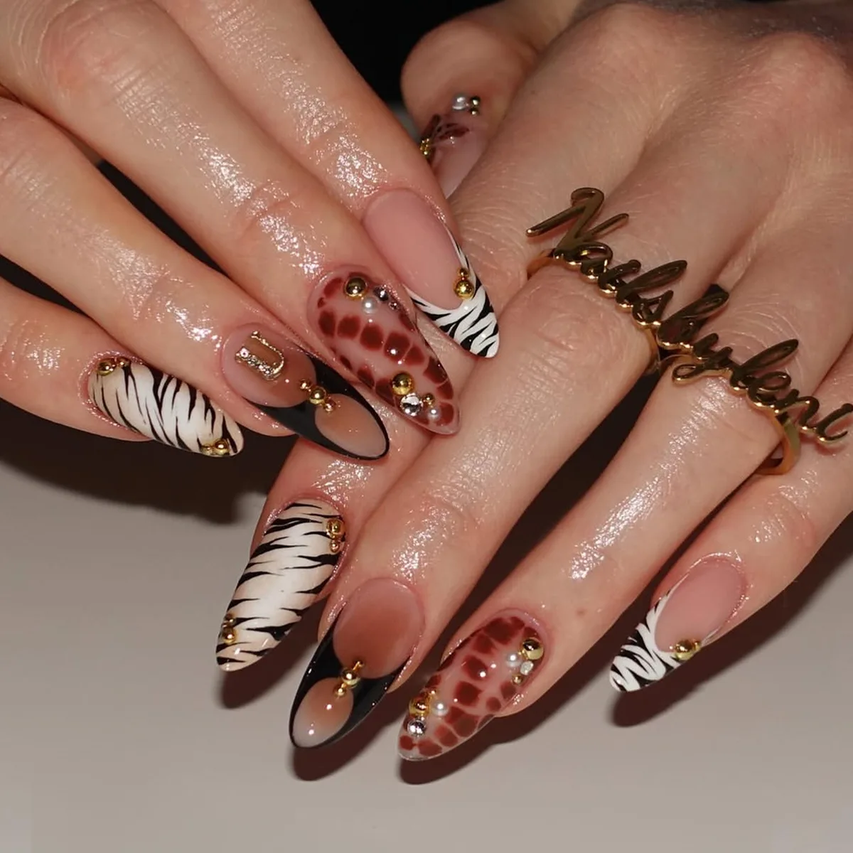 24 pièces automne brun foncé court ovale presse sur faux ongles belle zèbre à motifs paillettes français amande ongles conseils acrylique faux ongles