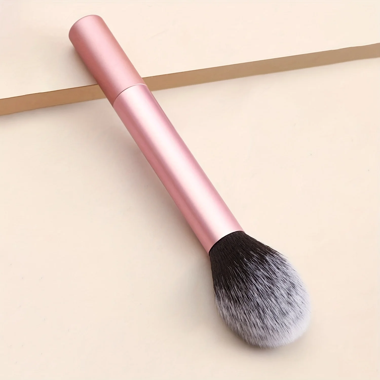 1pc Blush Brush For Applying Powder Blush On Cheeks To Sculpt And Define Your Face For A Refined Look