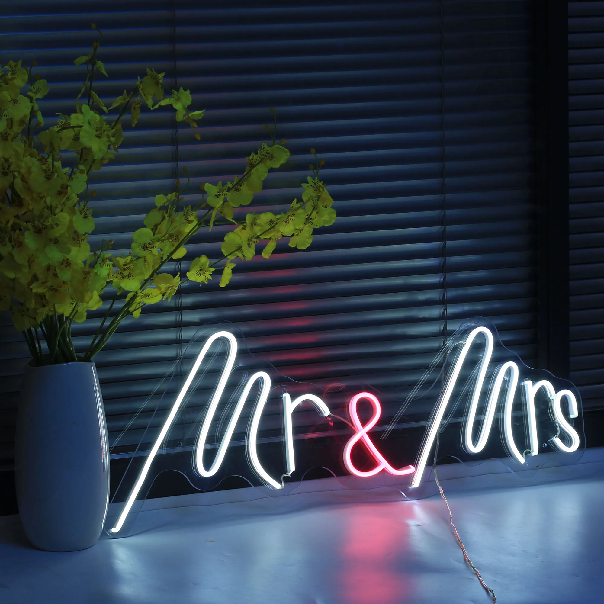 

Mr & Mrs Neon Wall Lights for Room Holiday Party Valentine's Day Marriage Proposal Ceremony Decor Custom LED Neon Light Sign