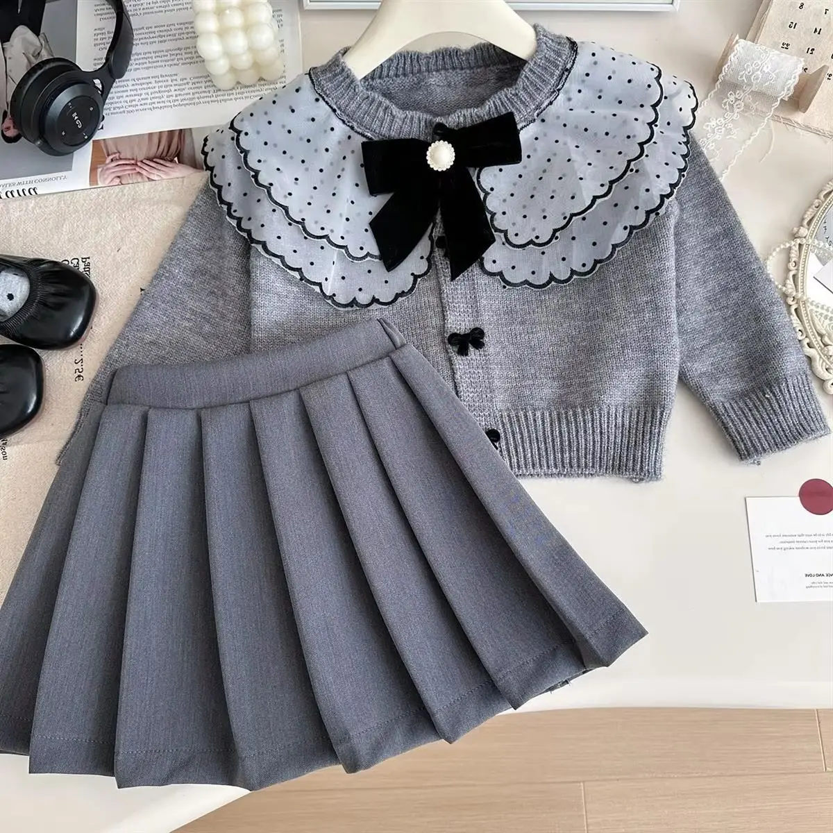 

Girls' Fashion Set Spring and Autumn New Collection Children's Sweater cardigan pleated skirt two-piece set