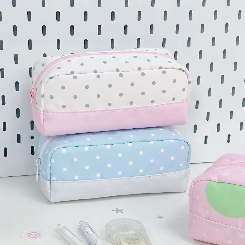 Stifteetui mit Erdbeer-Polka-Dot-Muster, großes Fassungsvermögen, niedliche und vielseitige Aufbewahrungstasche für Schreibwaren, ideal für die tägliche Organisation auf dem Schreibtisch. – Detail 4