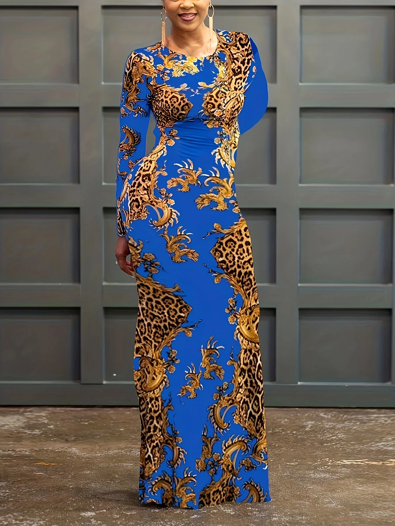 

С синим, как базовый цвет, его сочетается с принтами золотых леопардовых узоров, цветов и других элементов. Выкройки