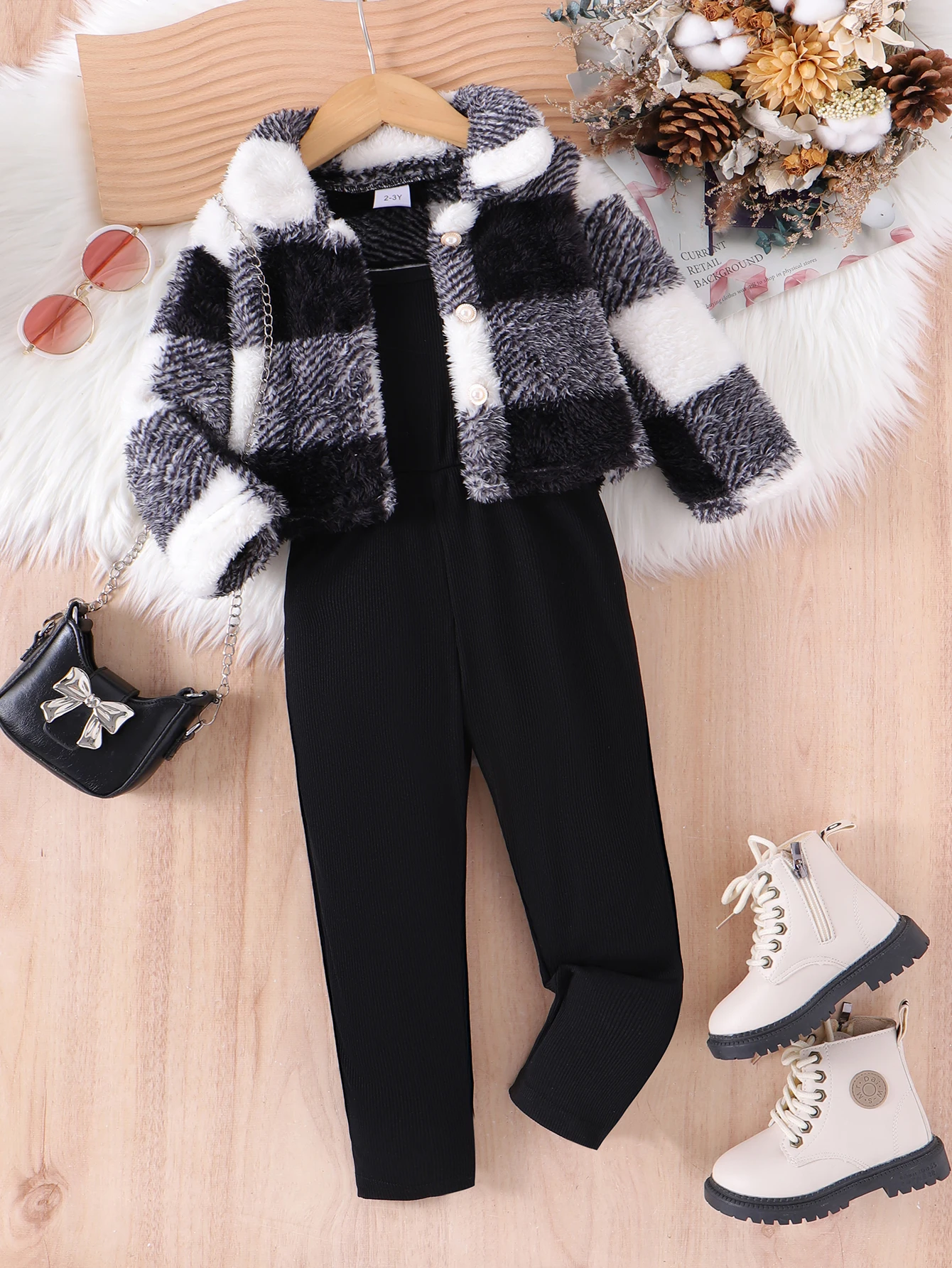 Autumn and winter 2- 7Y Girls and babies Comfortable Western-style fashionable black and white plaid coat + suspender jumpsuit