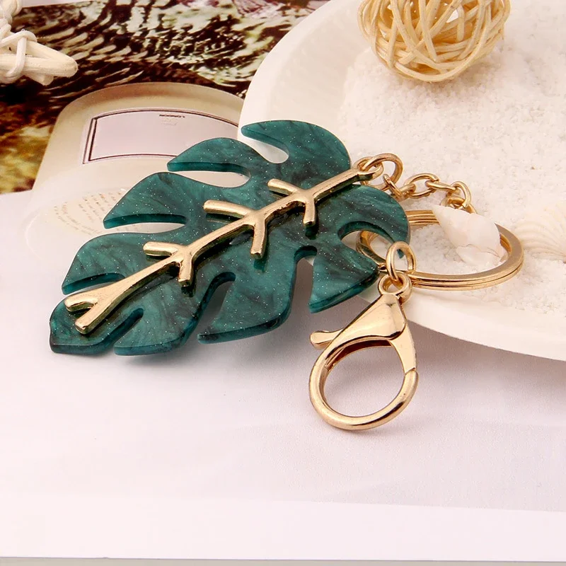 

Christmas Green Leaf Metal Keychain Beautiful and Fresh Foliage Shape Key Ring Festival Gift Ladies Accessories Pendant