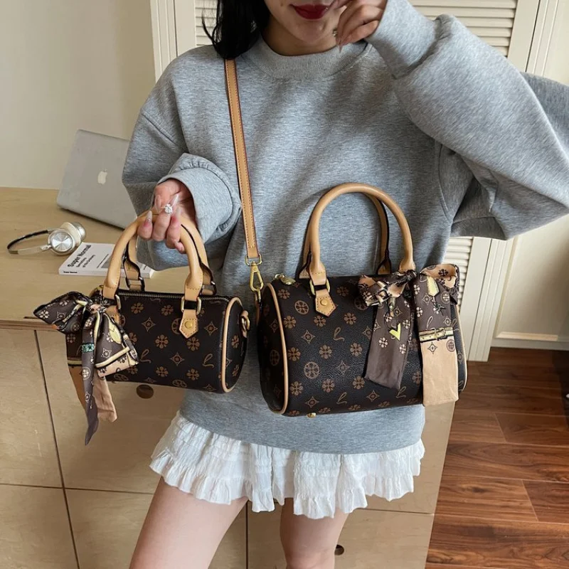 

Famous Designer Leather Shoulder Bag For Women Elegant Classic Popular And Versatile Carrying Option