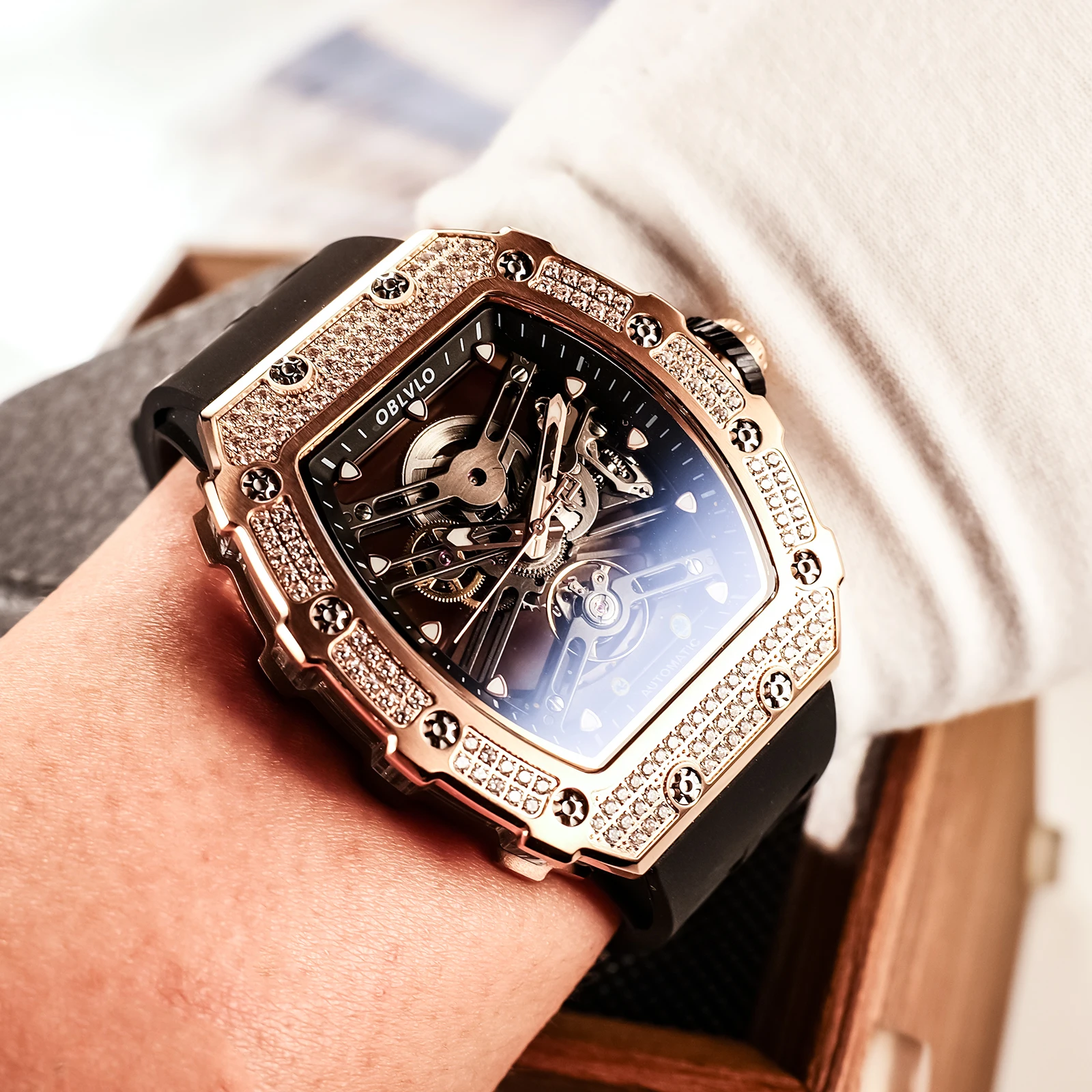 ساعة OBLVLO للرجال ميكانيكية أوتوماتيكية باللون الذهبي الوردي بتصميم هيكل عظمي مجوف مقاومة للماء ساعة رياضية مع شريط مطاطي XM-XSK