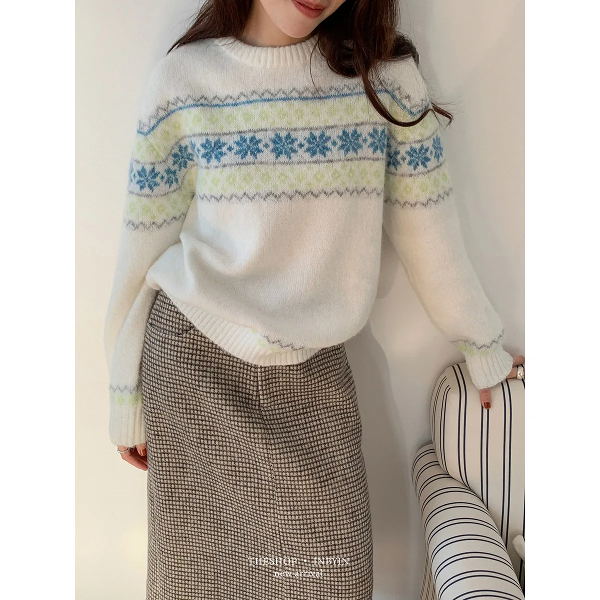 

2025 Women's Winter New Color-Block Snowflake Fair Isle Sweater Loose Lazy Round Neck Knitted Top for Women
