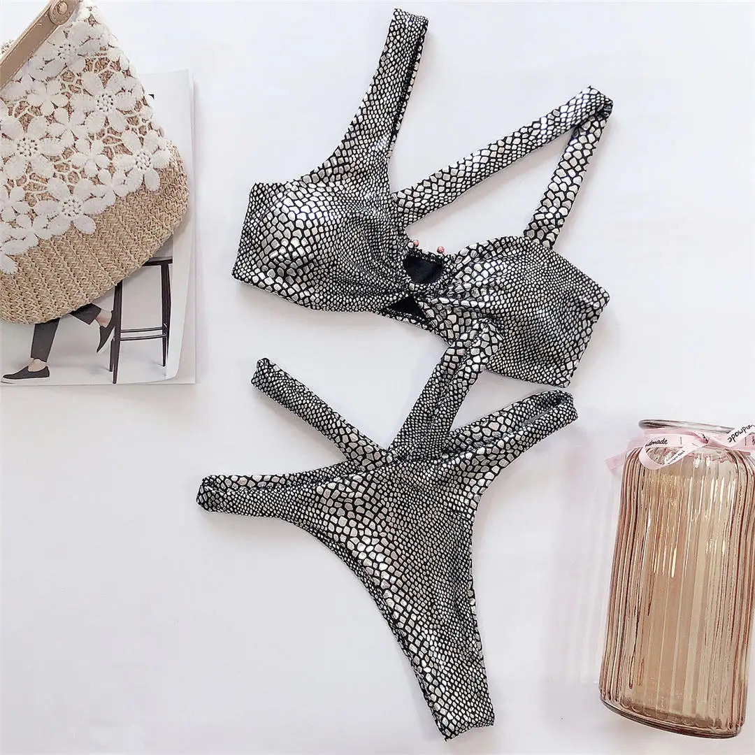 Sexy, asymmetrischer Bikini mit Schlangenmuster, Damen-Badeanzug, zweiteiliges Bikini-Set, Badebekleidung mit Trägern, Badeanzug, Modell V1923. – Detail 22