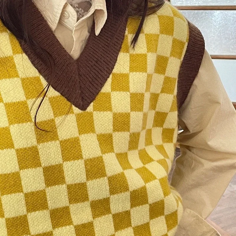 Vintage Checkerboard Plaid Knitted Sweater Vest Preppy Style Women Loose Casual Vest Spring Autumn Warm Tops Classic Sweaters