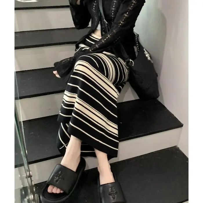 This Year Popular Knitted Striped A-line Skirt for Women in Autumn and Winter Is Small High-waisted Slim Pear-shaped Long Skirt