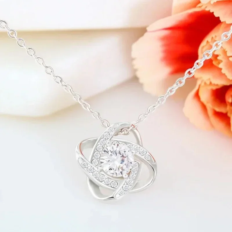 To My Best Mom Gift 2023 New Metal Love Knot Necklace Gift for Fashion Clover Women Pendant Necklace Mother Day Birthday