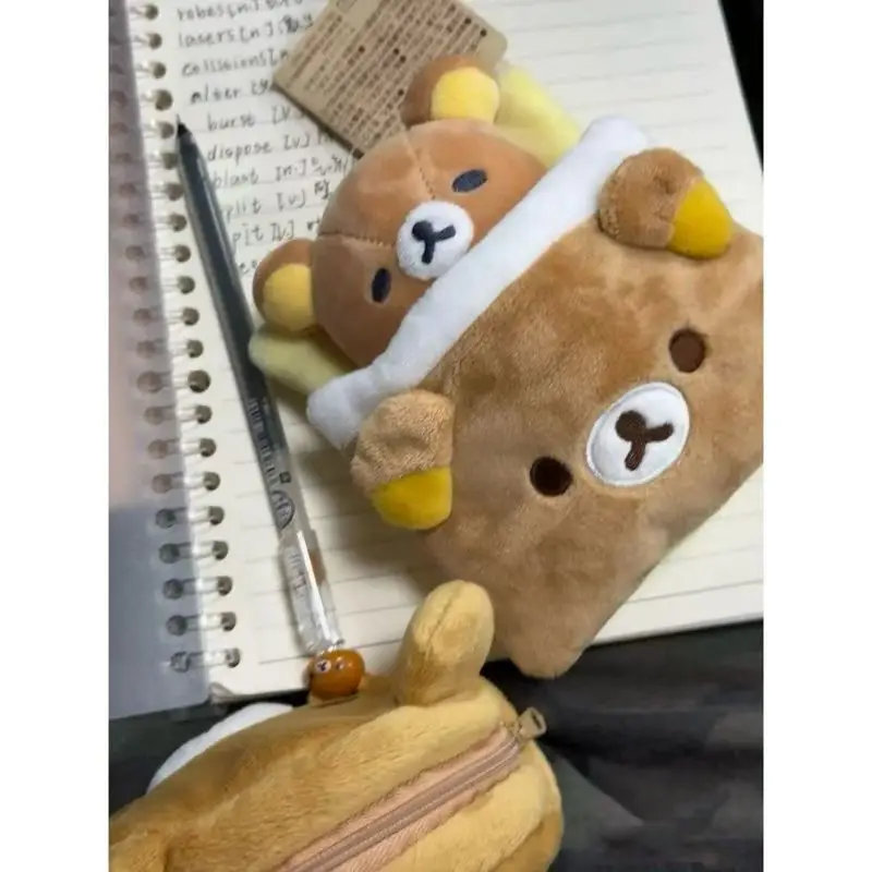 El saco de dormir Sanx Rilakkuma es adecuado para muñeca de 10cm, colgante, cama pequeña, edredón pequeño, decoración de muñeca de cama bonita de dibujos animados de felpa.