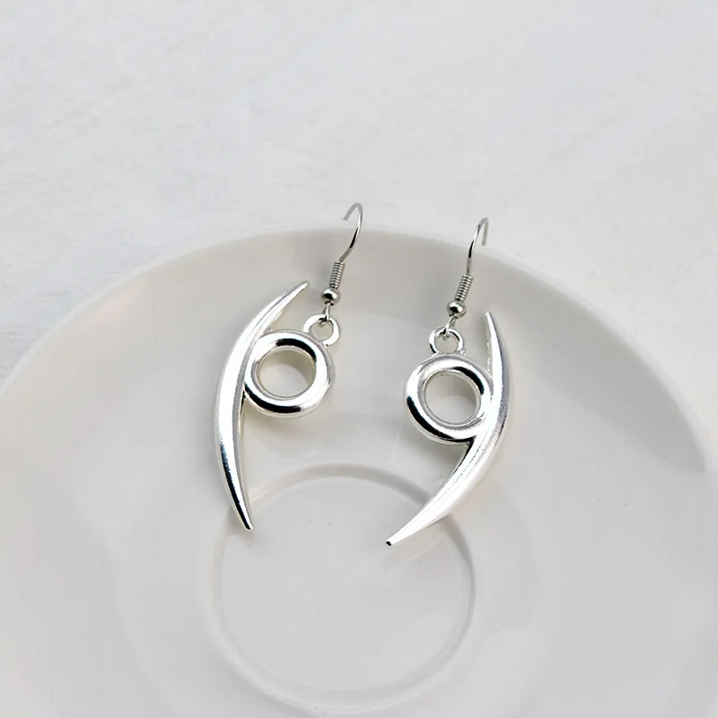 Аниме Ниндзя Орочимару Косплей Серьги из сплава Акацуки Ювелирные изделия Готический кулон унисекс Крючок для ушей Аксессуары Украшение Подарочный реквизит