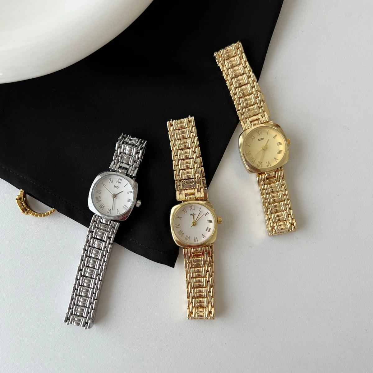 Retro escala romana quadrado pequeno mostrador pulseira de aço relógio para mulher high-end luz luxo pequeno relógio de ouro original