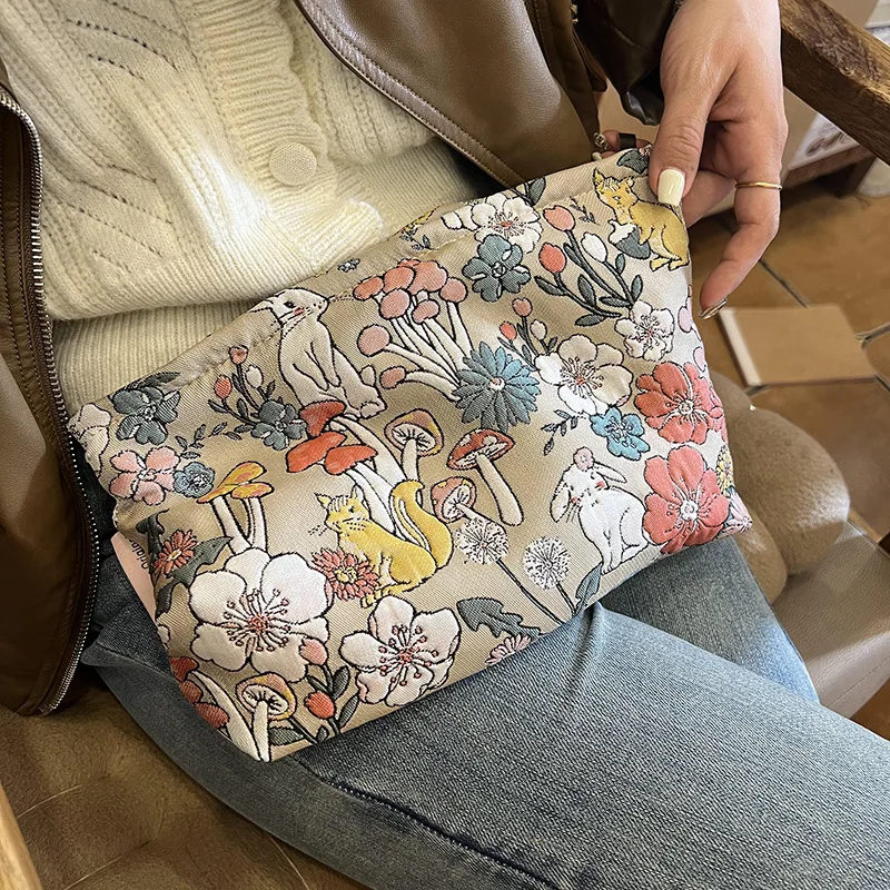 2023 New Fashion Embroidered Jacquard Clutch Makeup Bag Cosmetic Bag Travel Toiletry Skincare Products Organizer Pouch Makeup