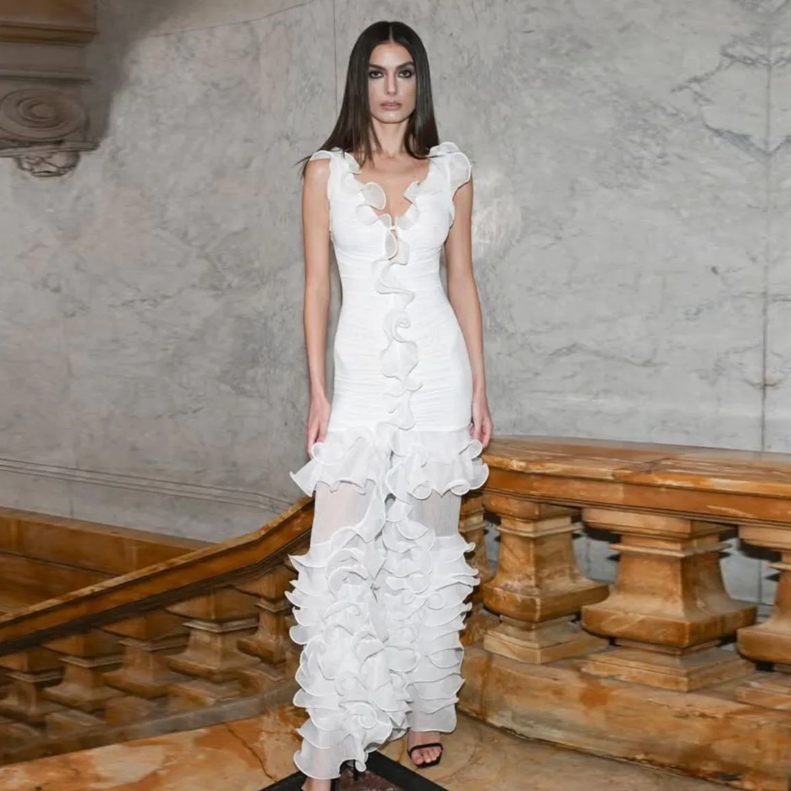 High Couture Prom Dresses Sheer V Neck Custom Made Evening Gowns Sleeveless New White Maxi Dress Wemen Ruffled Transparent