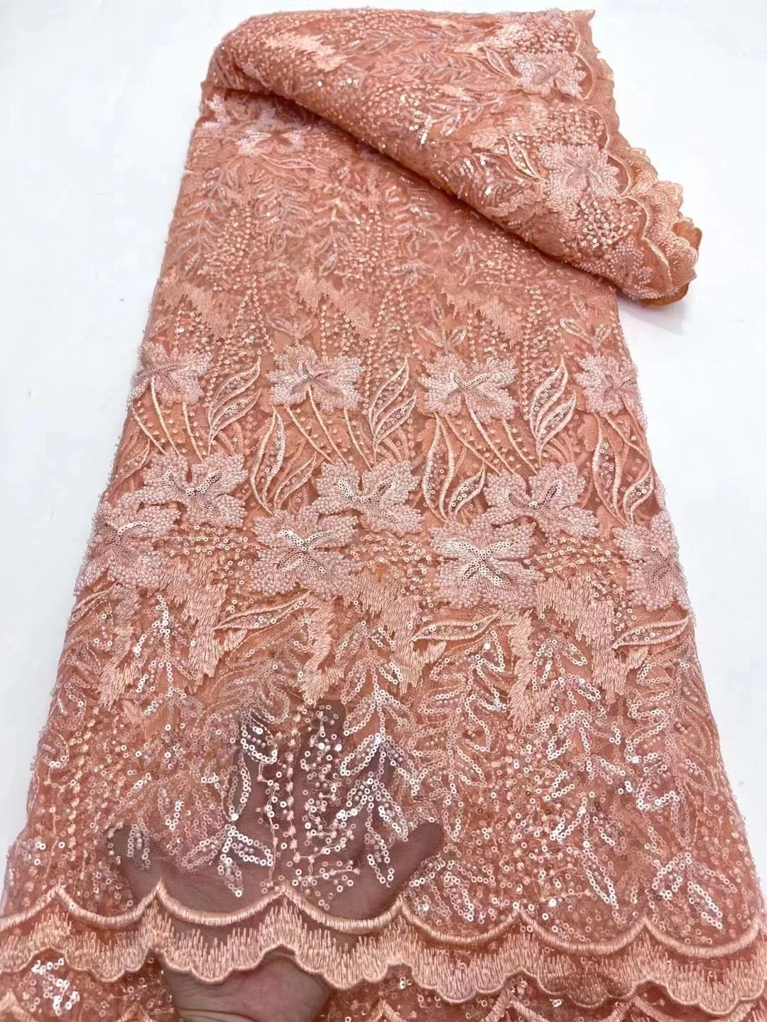 

Розовое нигерийское Сетчатое кружево с африканскими бусинами, кружевная Свадебная вышивка, роскошная Свадебная жемчужная бисерная кружевная ткань для фотографий