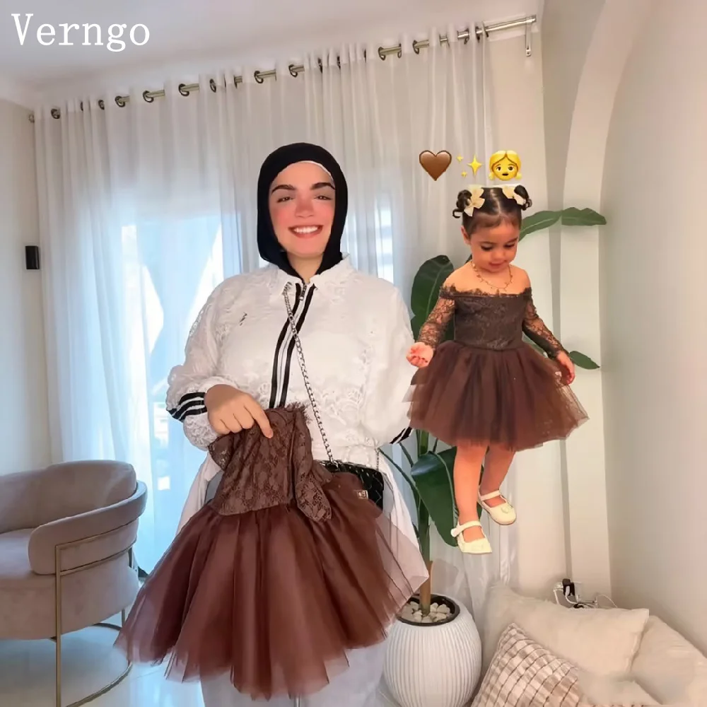 vestido-de-cumpleanos-para-nina-de-tul-marron-estilo-mini-sin-tirantes-con-mangas-de-encaje-corte-en-linea-a-vestido-corto-para-nina-con-motivos-florales-diseno-personalizado