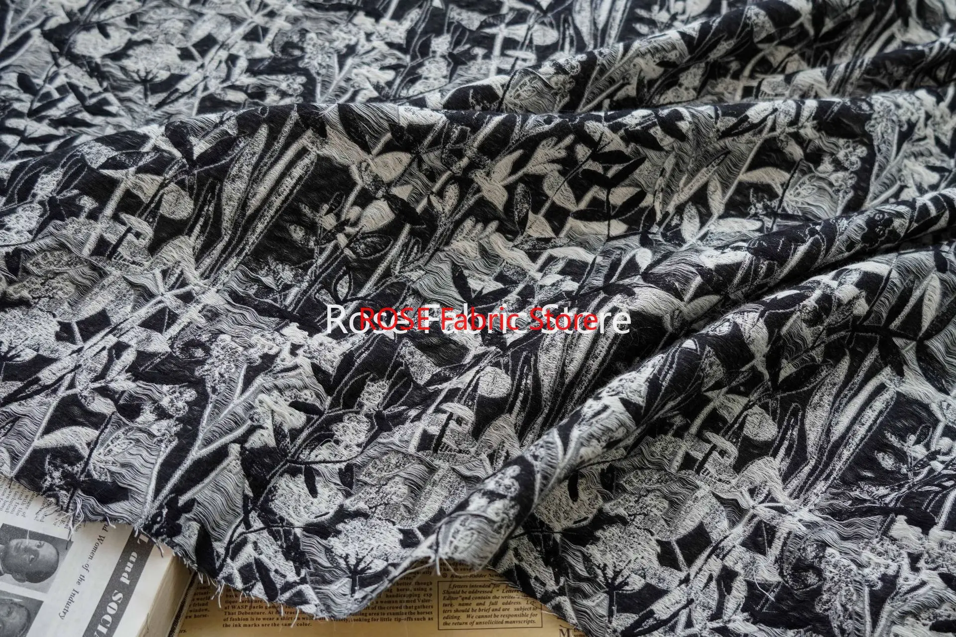 Tessuto jacquard in rilievo 3D doppio lato da 1 metro in bianco e nero con trama floreale, borsa per camicia, tessuto da cucito decorativo