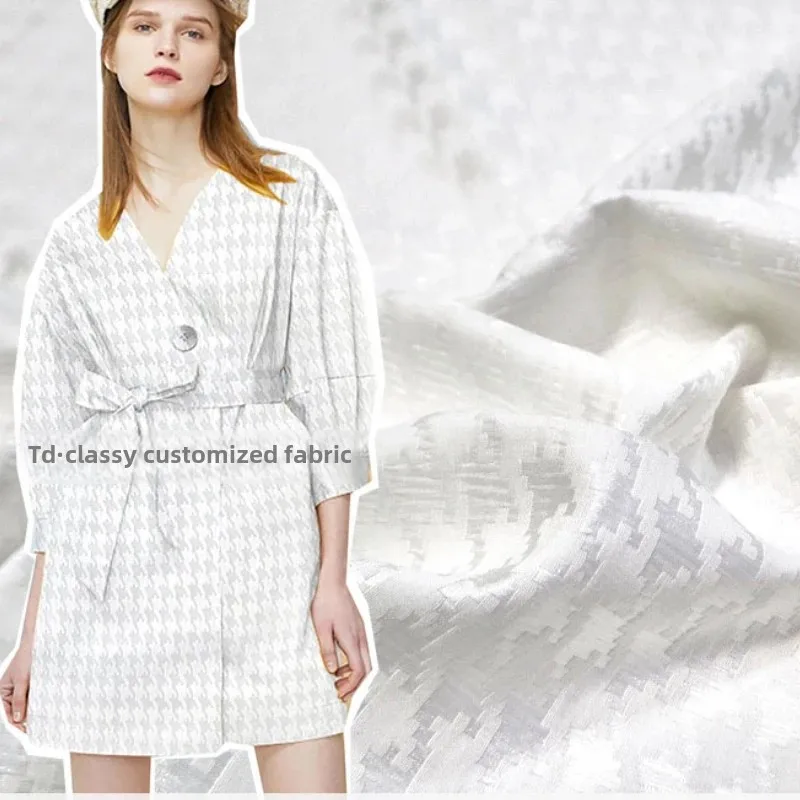 

Окрашенная в пряжу парчовая жаккардовая ткань Платье с узором «гусиные лапки» Тренч Модный европейский бренд Модный дизайн Оптовая продажа Ткань на метр