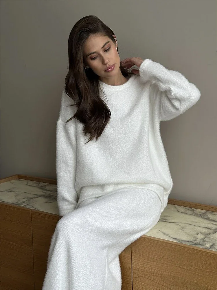 Thickened Round Neck Sweater Fishtail Skirt Two Piece Elegant Commuter Knit Skirt Set 2024 Winter New 2 Piece Sets Women Outfit