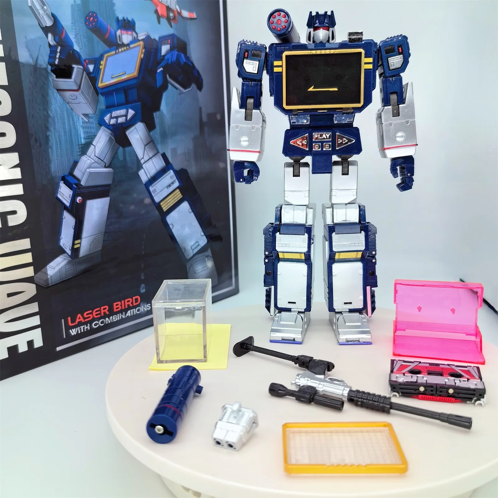 THF-01J Soundwave G1 Transformation THF Tape Corps THF01J THF01P 6 Tapes Walkman MasterPiece MP13 MP-13 Action Figure Robot