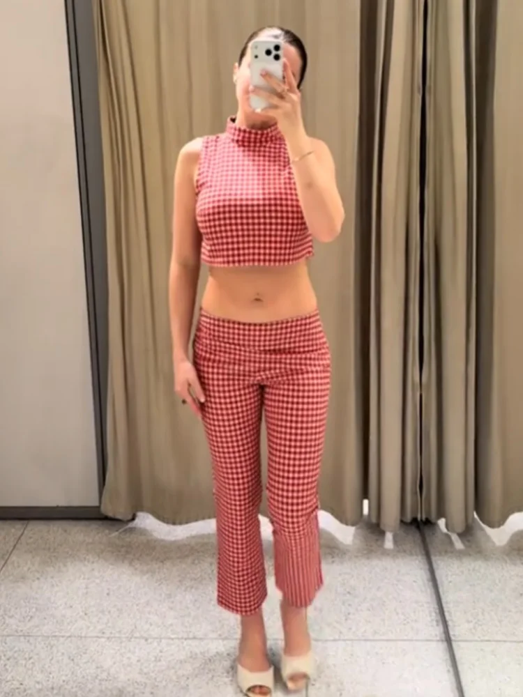 

Женский летний комплект из двух предметов: укороченный топ без рукавов с воротником-стойкой на молнии и повседневные брюки с высокой талией на молнии в уличном стиле