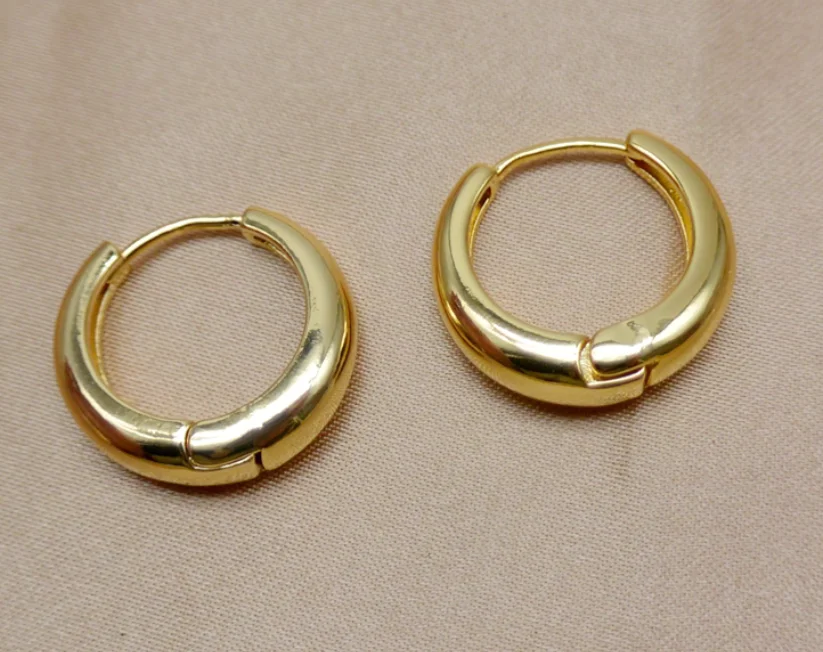 

Gold textured hoop earrings for women, open band, fashionable, versatile, simple and elegant earrings
