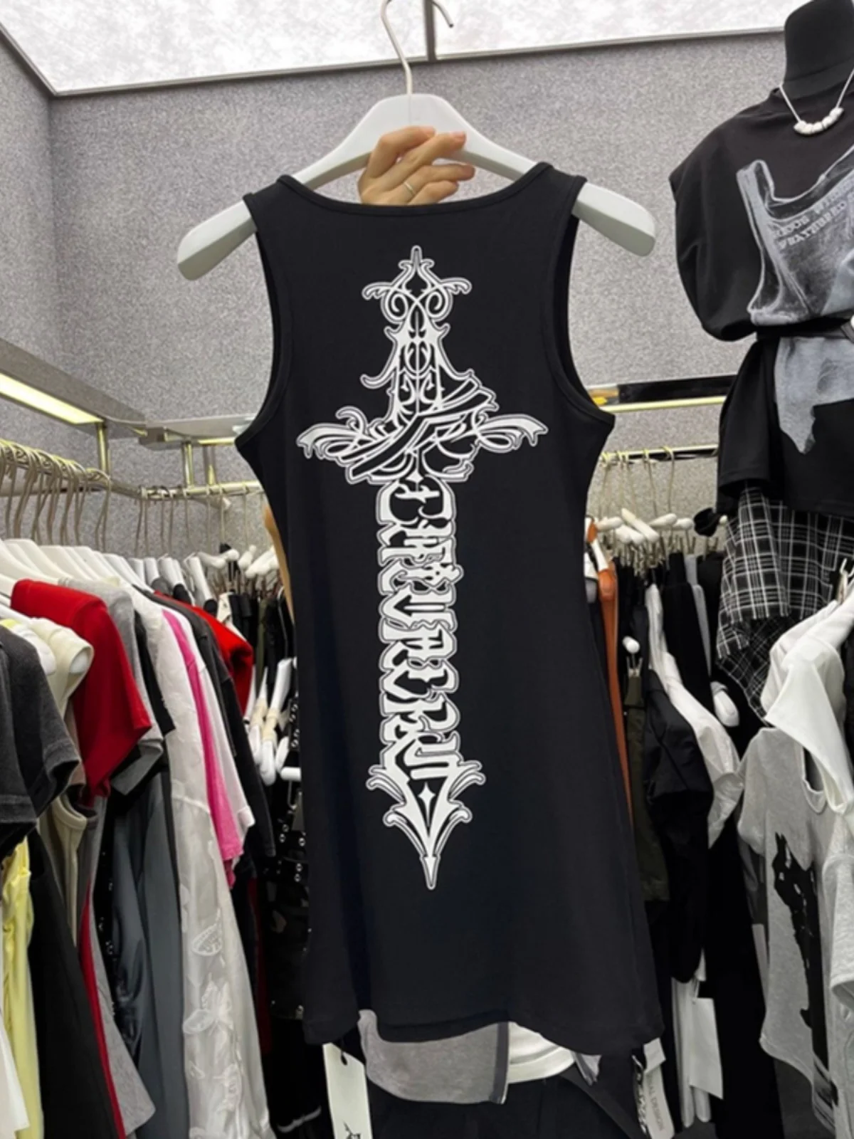 الصيف المرأة المطبوعة Csole تانك القمم بسيط Sli ملابس داخلية فتاة ساخنة متوسطة طول تي شيرت المرأة Faion سترة