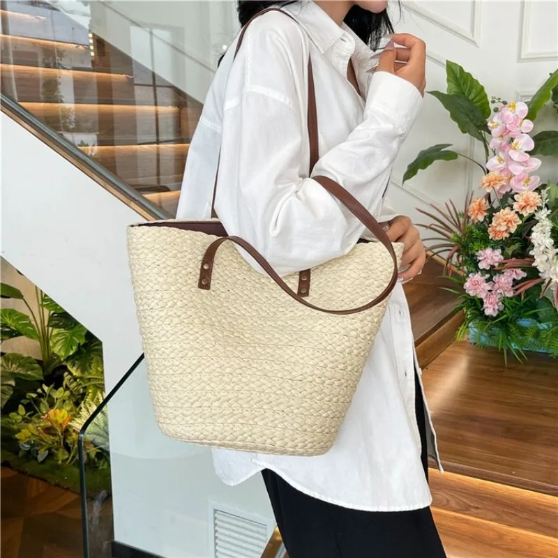 

Female Straw Handbag Braided Natural Material Round Circle Bag For Beach Vacation Boho Style Summer Outing Fashion Accessory
