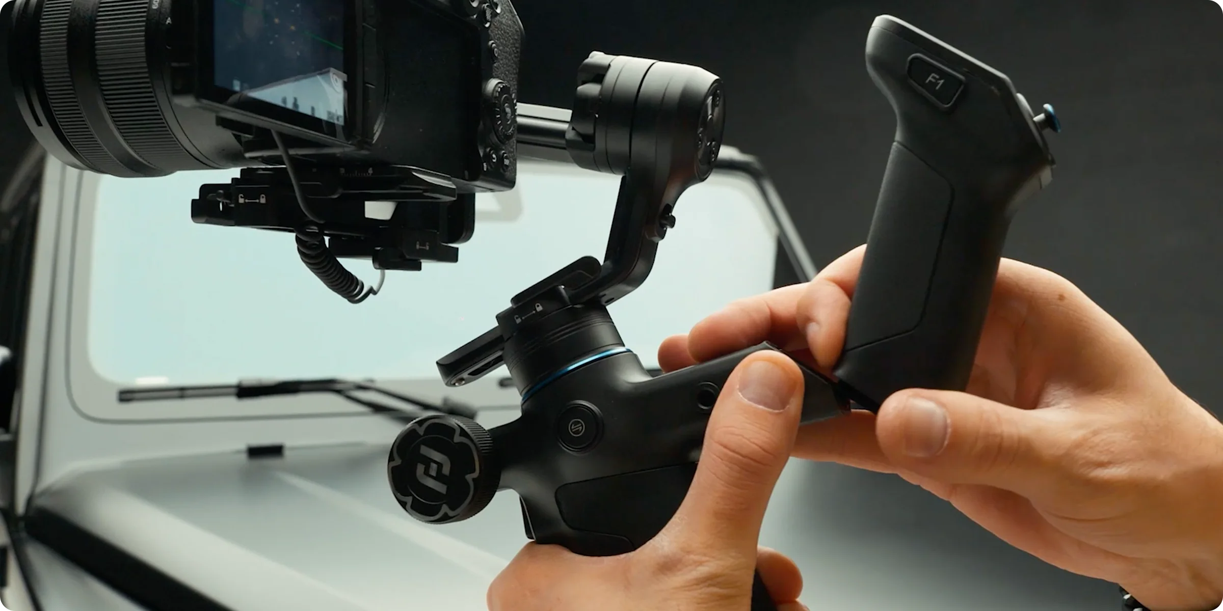 FeiyuTech SCORP Mini 3 Pro 3-in-1 Gimbal für Mirrorless-, Action-Kameras und Smartphones mit KI-Tracking 4.0, Abnehmbarer Griff, Unterstützt bis zu 2 kg, 14 h Akkulaufzeit – Detail 16
