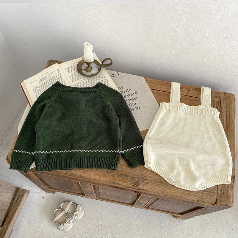 Autumn new 0-3 year old baby clothing for girls with contrasting colors, embroidered cotton knit sweater jacket+jumpsuit