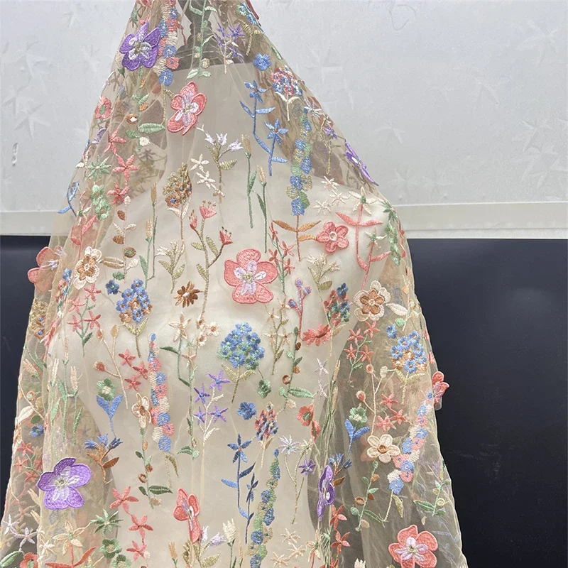 花の刺繍が施されたチュールの生地,テキスタイルメッシュの素材,レースの花,ブライダルガウン,結婚式のドレス,手作りの縫製アクセサリー