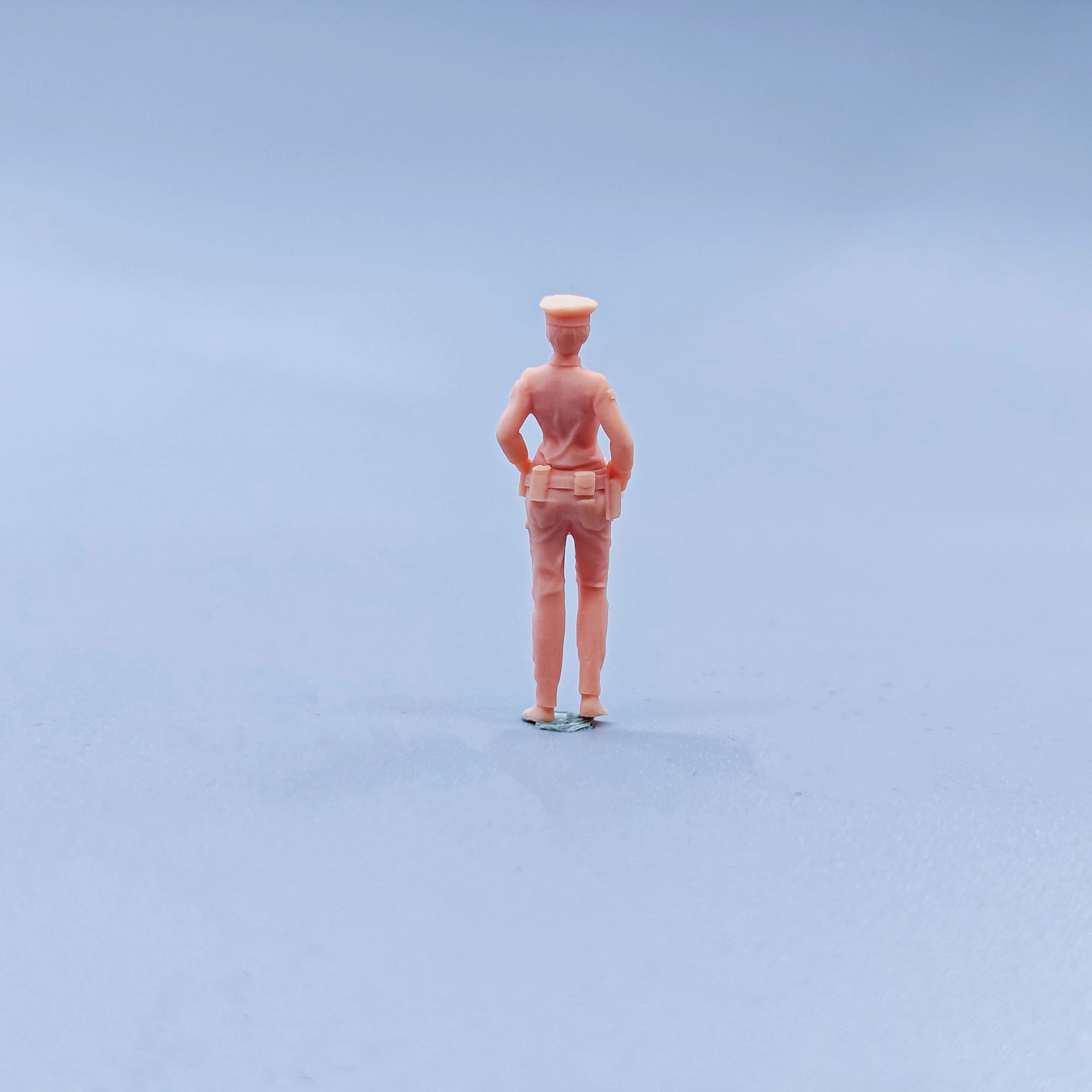 1/64 Figurine Modello in scala Resina In piedi Ufficiale di polizia femminile Miniature non colorate Diorama Dipinto a mano C504 C505